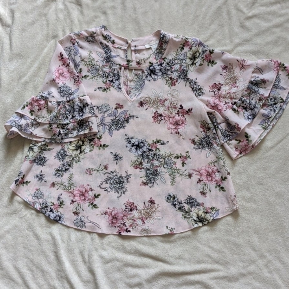 Junior's light pink floral top